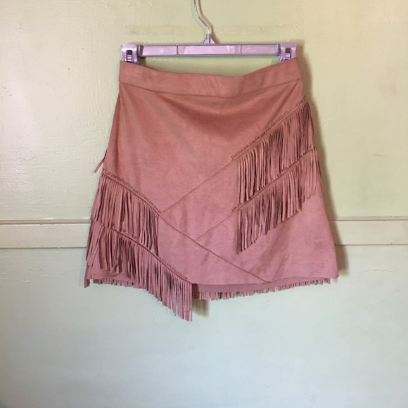 🌻Guess Fringe Mini Skirt🌻 - Picture 3 of 9